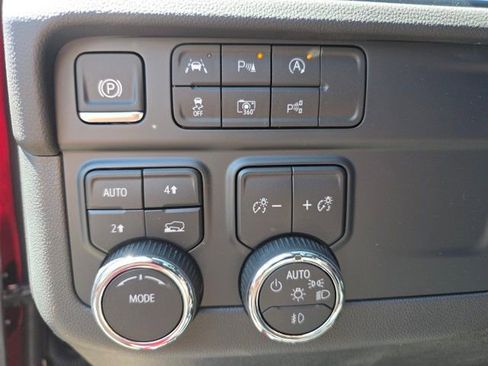 New 2025 Chevrolet Suburban Premier image 10