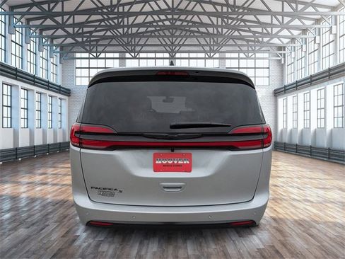 New 2026 Chrysler Pacifica Select w/ S Appearance Package image 5