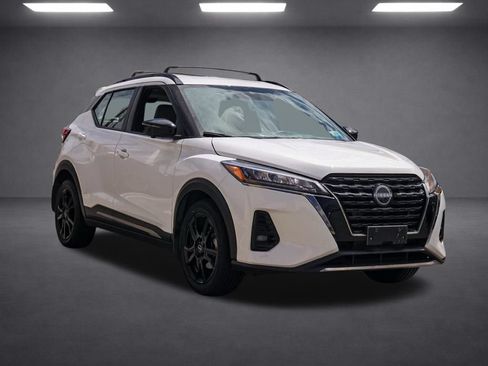 Used 2024 Nissan Kicks SR w/ SR Premium Package FWD image 2