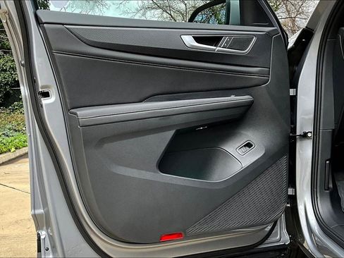 New 2025 Volkswagen Atlas Cross Sport SEL image 27