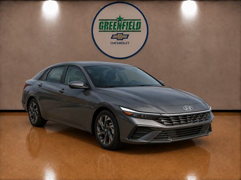 Used 2024 Hyundai Elantra SEL FWD image 1