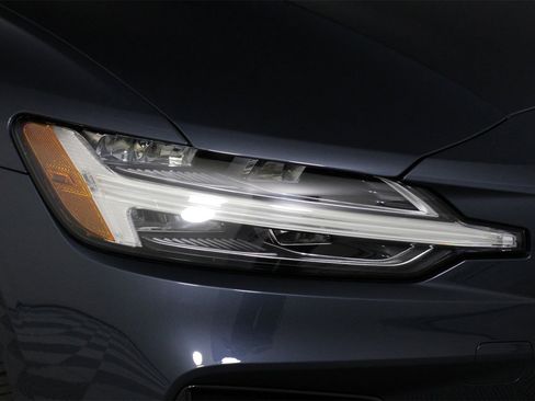 Certified 2023 Volvo S60 B5 Core image 26