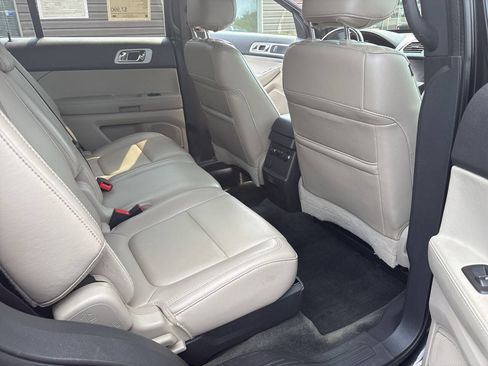 Used 2014 Ford Explorer XLT w/ Equipment Group 202A AWD/4WD image 9