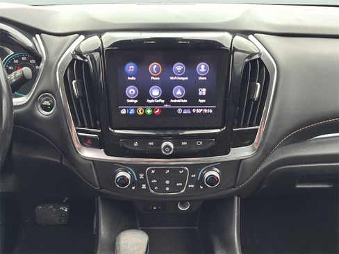 Used 2021 Chevrolet Traverse LT image 26