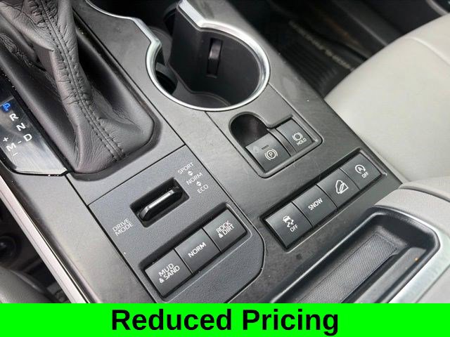 Used 2020 Toyota Highlander XLE AWD/4WD image 28