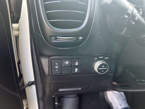 Used 2016 Kia Soul ! w/ Premium Package image 24