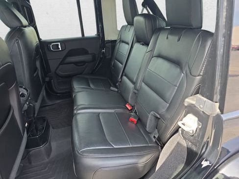 Used 2022 Jeep Wrangler Unlimited Sahara AWD/4WD image 13