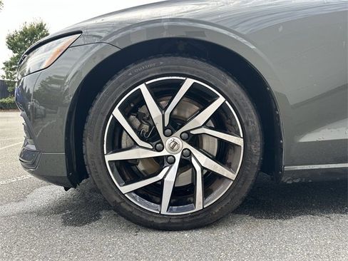 Used 2019 Volvo S60 T6 Momentum w/ Premium Package image 11
