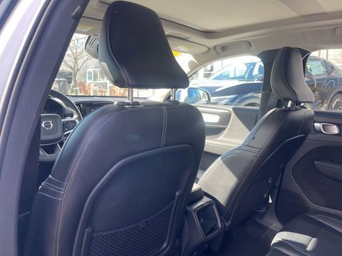 Used 2020 Volvo XC40 T5 Momentum image 19
