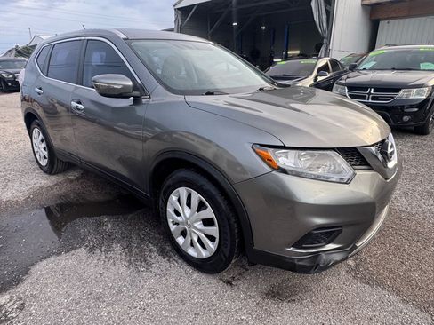 Used 2015 Nissan Rogue S FWD image 2
