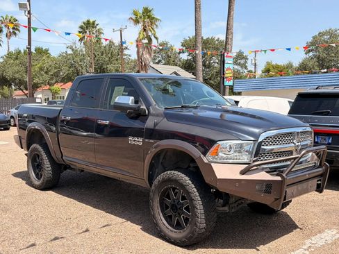 Used 2017 RAM 1500 Laramie w/ Convenience Group AWD/4WD image 4