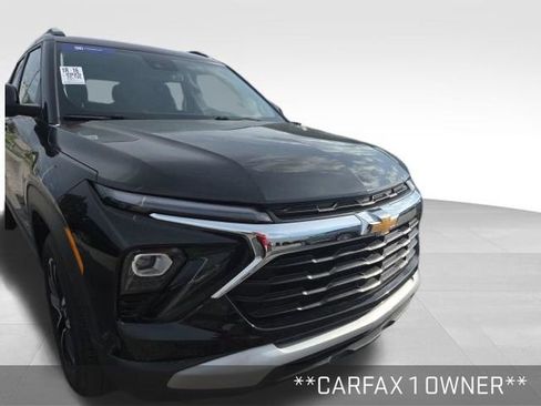 Used 2025 Chevrolet TrailBlazer LT w/ LT Cold Weather Package image 2