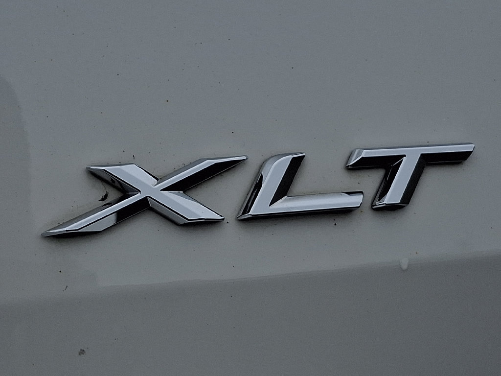 Used 2023 Ford Explorer XLT AWD/4WD image 30