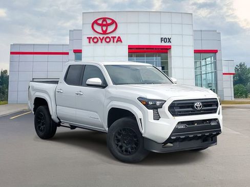 Used 2025 Toyota Tacoma SR5 image 1