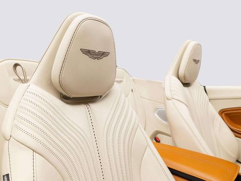 Used 2023 Aston Martin DB11 Volante image 17