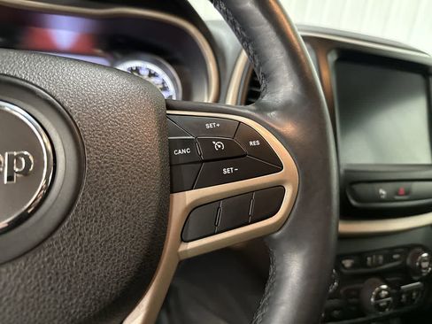 Used 2018 Jeep Cherokee Limited image 29