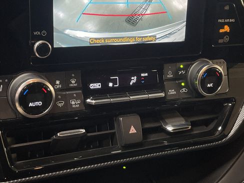 Certified 2023 Toyota Highlander XSE image 24