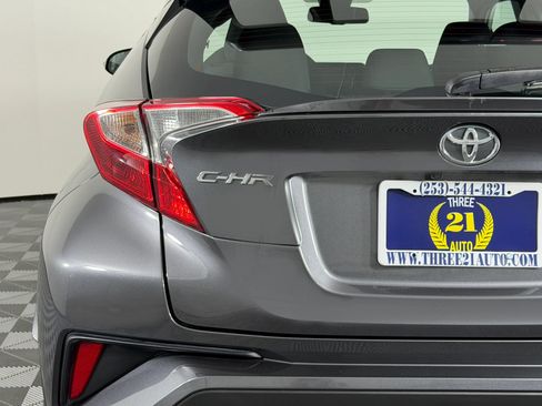 Used 2018 Toyota C-HR XLE FWD image 10