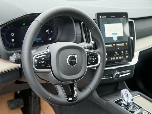 New 2025 Volvo XC90 B6 Plus w/ Protection Package Premier image 13
