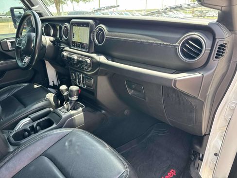 Used 2018 Jeep Wrangler Unlimited Sahara AWD/4WD image 14