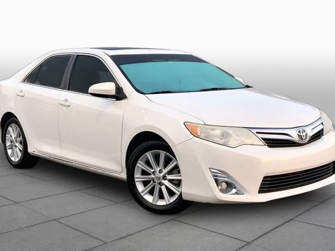 Used 2014 Toyota Camry XLE FWD image 3