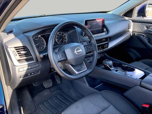 Used 2025 Nissan Rogue SV FWD image 18
