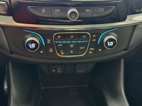 Used 2021 Chevrolet Traverse RS AWD/4WD image 16
