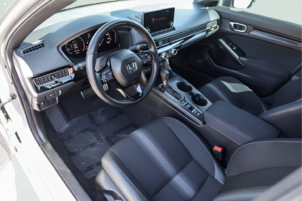 Used 2025 Honda Civic Sport image 13