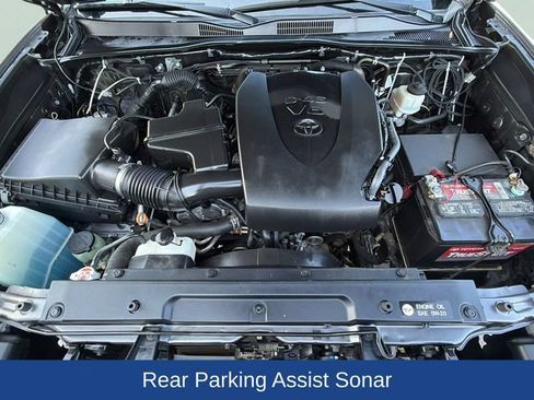 Used 2018 Toyota Tacoma TRD Sport w/ TRD Premium Sport Package AWD/4WD image 28