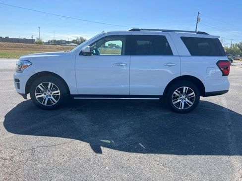 Used 2022 Ford Expedition Limited image 4