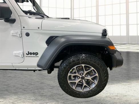 Used 2025 Jeep Wrangler Sport S image 22