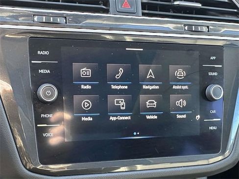 Used 2021 Volkswagen Tiguan SE w/ Panoramic Sunroof Package image 16