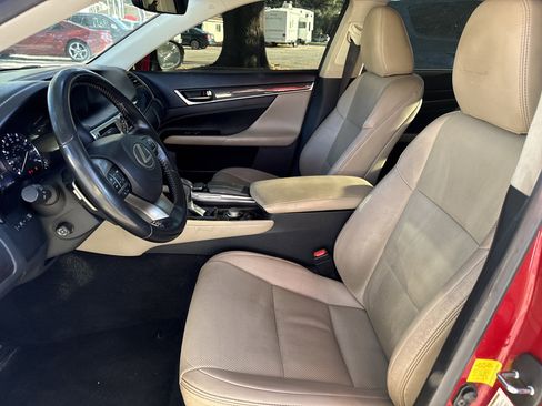 Used 2016 Lexus GS 200t image 9