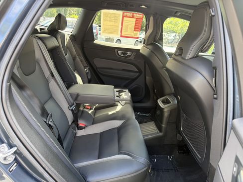Used 2022 Volvo XC60 T8 R-Design w/ Advanced Package AWD/4WD image 34