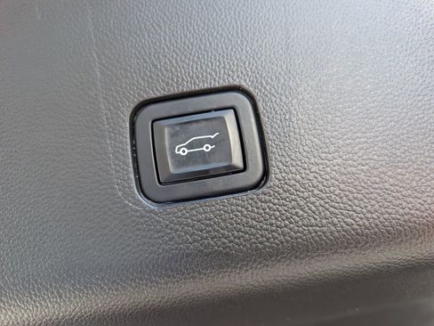 Used 2023 Chevrolet Traverse High Country image 45