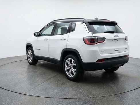 Used 2025 Jeep Compass Latitude AWD/4WD image 6