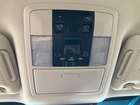 Used 2023 Lexus GX 460 Premium w/ Premium Package image 19