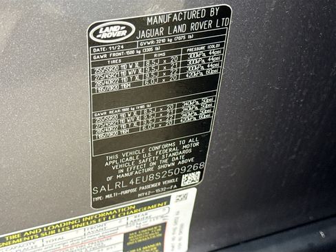 Used 2025 Land Rover Discovery Dynamic SE image 44