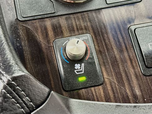 Used 2013 Lexus LS 460 AWD w/ Comfort Pkg image 5