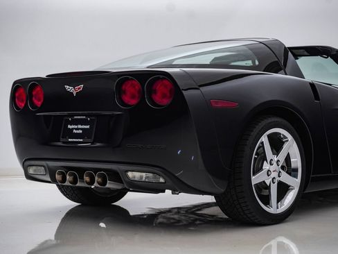 Used 2007 Chevrolet Corvette Coupe w/ Preferred Equipment Group RWD image 14