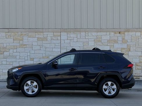 Used 2020 Toyota RAV4 XLE w/ Carpet Mat Package FWD image 3