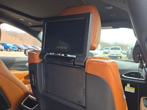 New 2026 Chrysler Pacifica Pinnacle w/ Trailer Tow Group image 8