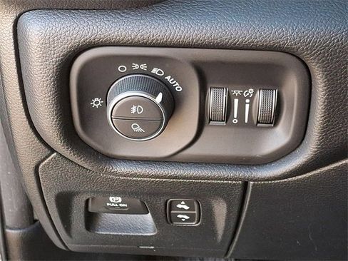 Used 2025 RAM 1500 Laramie image 25