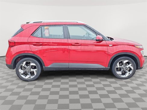 Used 2022 Hyundai Venue Limited w/ Cargo Package image 4