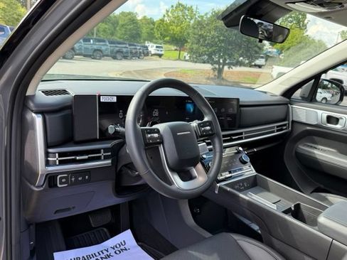 Used 2025 Hyundai Santa Fe SEL w/ Tow & Go Package FWD image 16