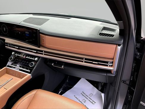 Certified 2025 Hyundai Santa Fe Limited AWD/4WD image 27