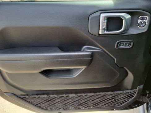 Used 2022 Jeep Gladiator Sport image 23