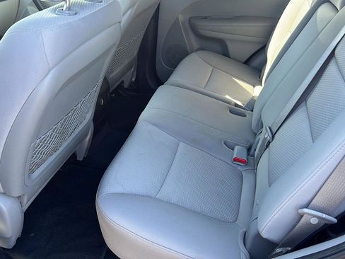 Used 2011 Kia Sorento LX w/ Convenience Pkg image 14