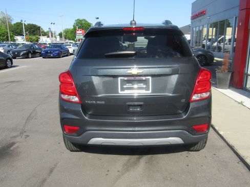 Used 2020 Chevrolet Trax LT w/ LT Convenience Package AWD/4WD image 6