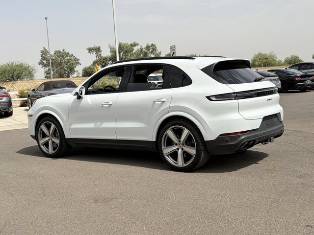 Used 2024 Porsche Cayenne AWD/4WD image 6